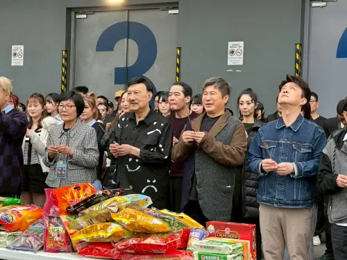 ▲胡瓜（右2）主辦「鑽石舞台之夜」對舞台細節極其講究，擔任總導演的他一樣對所有表演有著超高要求。（圖／下面一位提供）