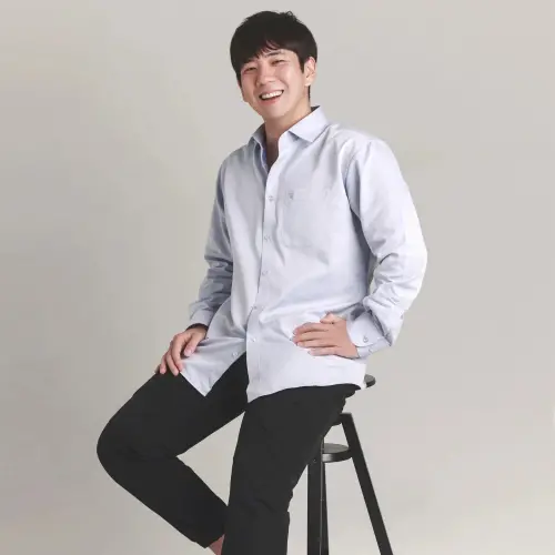 ▲Jisoo的哥哥金政勳（如圖），過去曾擔任過特種兵，在妹妹單飛後開設經紀公司及母嬰品牌，協助妹妹打理經紀事業。（圖／翻攝自韓網）