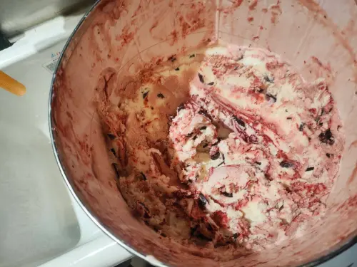 31冰淇淋遭爆挖出「蟲腳」！北市衛生局稽查3缺失　下架問題品項