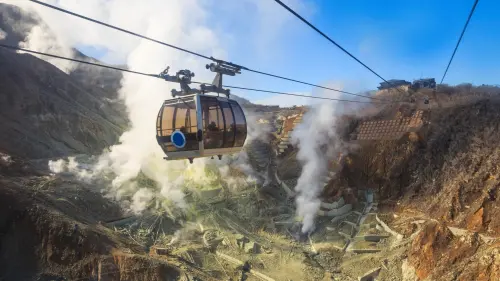 ▲「箱根空中纜車」是連接早雲山與蘆之湖畔桃源台的熱門景景觀交通，總長約4公里，沿途可俯瞰大涌谷噴煙的震撼火山地形，並遠眺蘆之湖與富士山。（圖／航典國際旅行社提供）