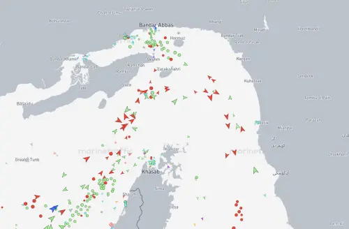 荷姆茲海峽真動了？船舶追蹤顯示油輪通行　但美伊說法仍存在矛盾