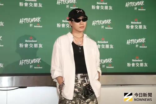 ▲ØZI對風波雖未回應，但離開時仍禮貌說著「Thank you」。（圖／記者邱曾其攝影）