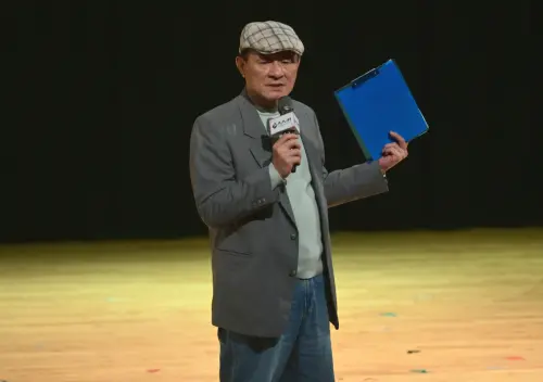 ▲陳慕義擔任第26屆花樣年華全國青少年戲劇節的「階段性展演」評審，表示學生們演出難免青澀，但能見到奇特的創意。（圖／記者林柏年攝）