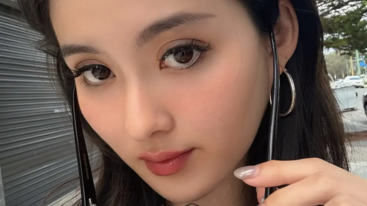 ▲孫芸芸女兒廖思惟（如圖）有望繼承40億元家產，她的貼身項鍊卻不是大名牌，本人透露是外婆何念慈送的客製化禮物。（圖／廖思惟小紅書）