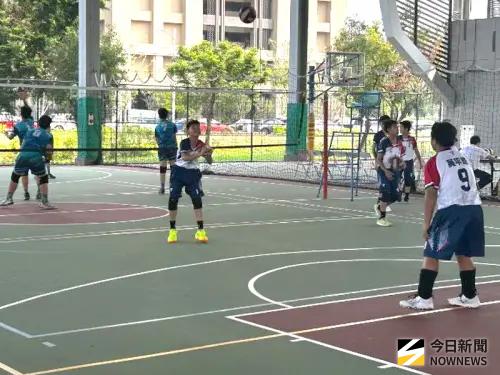 ▲台灣電力公司鳳山區營業處舉辦第8屆台電盃排球錦標賽，參賽的各球隊均使出混身解數，展開為期兩天的競賽，以求爭取奪冠。(圖／記者黃守作攝，2026.04.18)