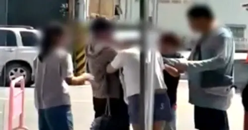 逛寶雅火氣大！結帳等太久變互毆　2女當街扯髮甩巴掌雙雙掛彩