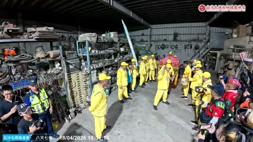 ▲白沙屯媽祖今（18）日晚間駐駕安益輪胎行。（圖／白沙屯媽祖網路電視台）