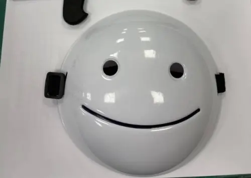 手持雙刀還戴「笑臉面具」！詭異少年台中攔車　1警1民眾遭劃傷