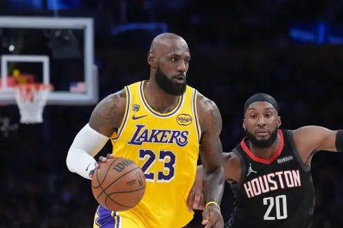 詹皇第20次季後賽首戰數據一覽！餵球給隊友吃超飽　坐穩積分榜