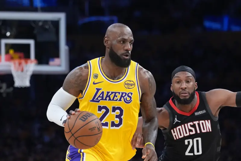 詹皇第20次季後賽首戰數據一覽！餵球給隊友吃超飽　坐穩積分榜