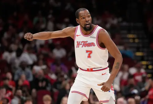 ▲若要達成「柯詹杜」合體的夢想，勇士隊可能需要杜蘭特（Kevin Durant）與詹姆斯同時做出巨大的薪資犧牲，這在現實操作上極具挑戰。（圖／美聯社／達志影像）
