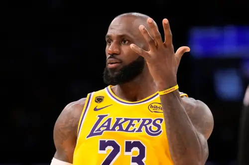 ▲詹姆斯（LeBron James）發威！湖人七戰四勝系列賽G1以107：98力克火箭，拔得頭籌，湖人搶下贏得系列賽可能與機會。（圖／美聯社／達志影像）