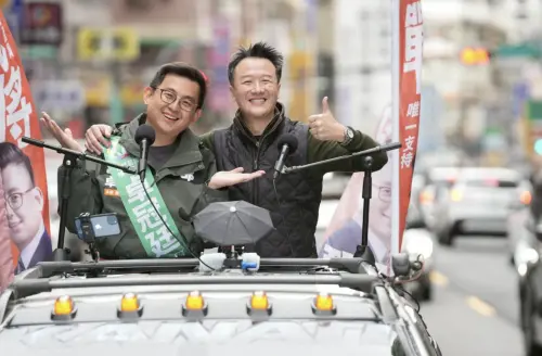 卓冠廷拋叛國也要鞭刑　他評國民黨「大選綁鞭刑」直接空大