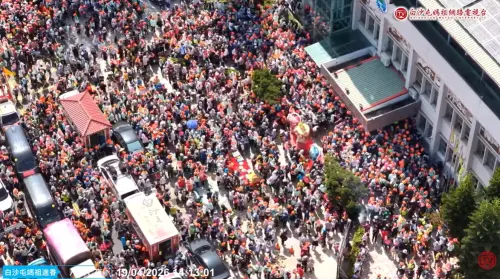 ▲白沙屯媽祖進香第7天，下午2時許早早就駐駕在通霄鎮公所，現場擠滿隨香客。（圖／白沙屯媽祖網路電視台）