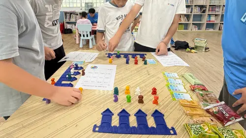 ▲「有趣的數學桌遊活動」學生透過桌遊闖關，從遊戲中體驗數學的趣味。（圖／高市府教育局提供）