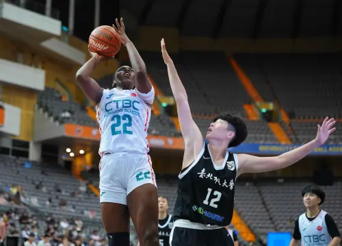 ▲中信學院外籍生彼葳此役在攻守兩端予取予求，繳出19分、13籃板、5抄截的全面數據。（圖／大專體總提供）