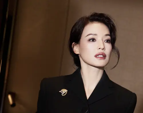 ▲舒淇是今年香港電影金像獎的焦點，獲得3項提名，已經先得到新晉導演獎，她的帥氣造型也十分吸睛。（圖／摘自東申未來微博）