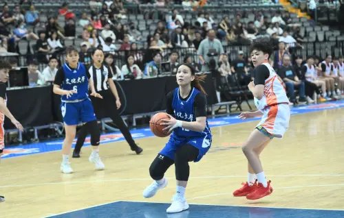 ▲王玥媞賽後在記者會上難掩失落數度哽咽落淚：「我原本應該要扛起得分責任⋯⋯但我沒有做到。」（圖／記者林柏年攝）