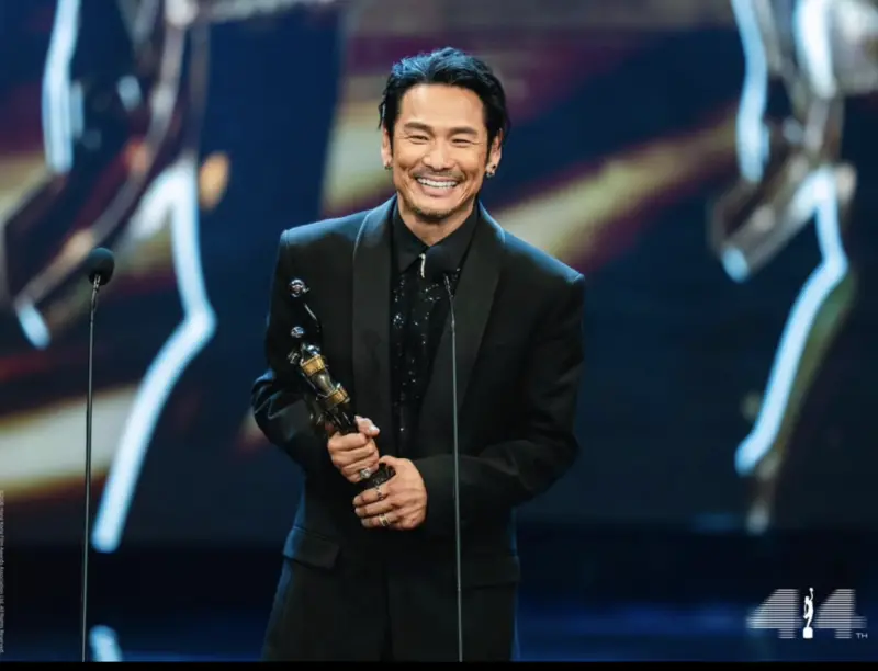 香港金像獎／杜德偉入行41年奪男配！謝梁家輝提點　再獲最佳衣著