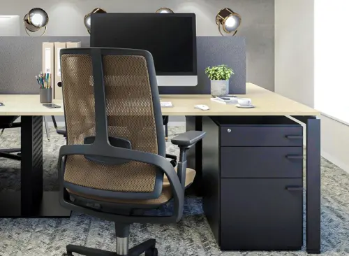 ▲在穀雨交節氣當天，將穀雨貼或鍾馗法相小卡放入辦公室抽屜、資料夾中，可助化解人際紛爭、穩定事業運 。（圖／取自photoAC）