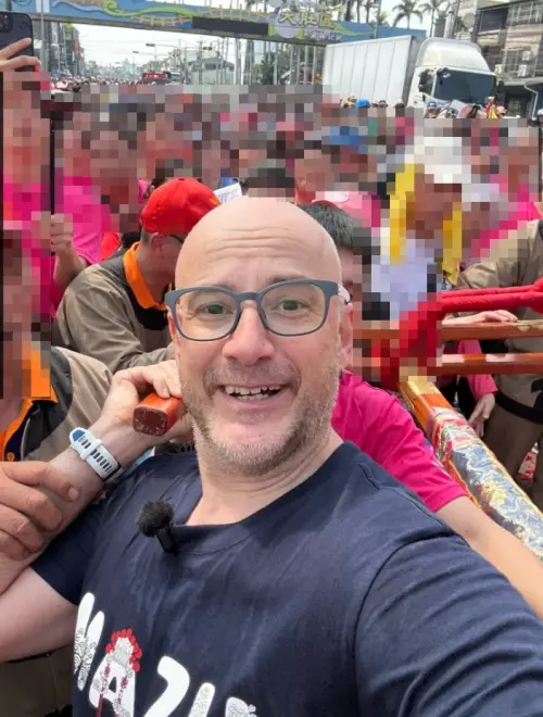 ▲吳鳳說自己再次扛到媽祖神轎，讓他非常感動。（圖／吳鳳臉書）