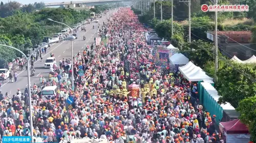 ▲上午近8時許，通霄鎮中正路人潮盛況。（圖／白沙屯媽祖網路電視台）