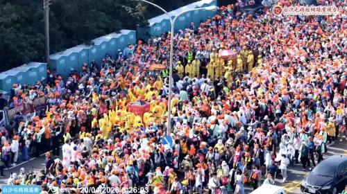 粉紅超跑明年見！白沙屯媽祖回鑾「換豪華大轎」　驚見蔡英文隨香