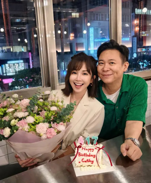 ▲鍾欣怡（左）2014年嫁給孫樂欣（右），一家四口幸福美滿。（圖／翻攝自鍾欣怡臉書）