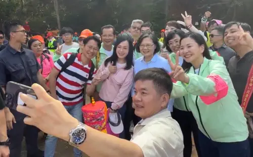 白沙屯媽祖將回宮！蔡英文體驗香燈腳　赴通霄慈后宮接駕