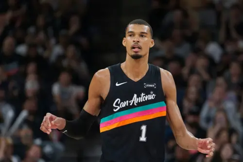 文班亞馬轟35分破紀錄！馬刺111：98大破拓荒者　系列賽1：0領先