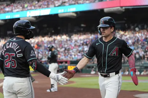 卡洛爾緊急退場！球團公告下背部緊繃　主帥曝週三就能回歸