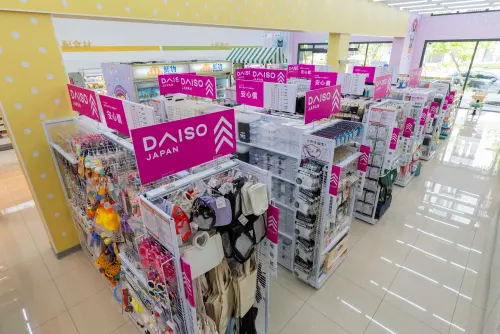 ▲「DAISO大創複合專區」導入38台大創貨架商品，逾千種品項價格從49元至139元不等。（圖／7-11提供）