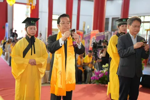 ▲主拜官張榮恭依古禮完成26道儀程。（圖／主辦單位提供）