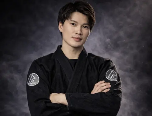 太猛了！里長競選照驚見「6塊腹肌」　全場嗨翻：選士官長？