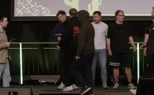 比賽輸了賞巴掌出氣？《CS》選手「打飛對手眼鏡」　後果超淒慘