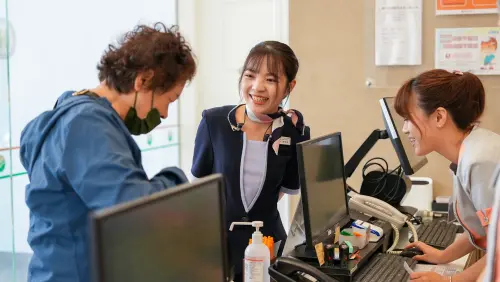 ▲CRM顧客關係服務人員即時回應需求，提升整體就醫體驗。（圖／馬光中醫提供）