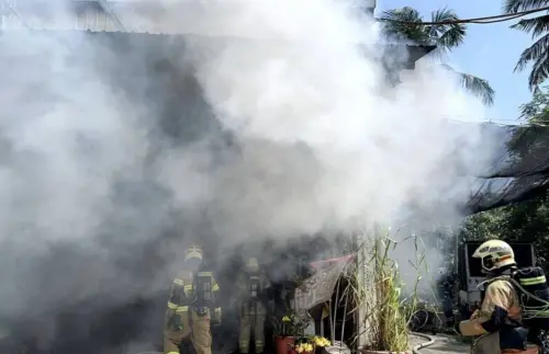 快訊／台南仁德工廠陷火海！塑膠粒狂燒濃煙竄天　22車急救援