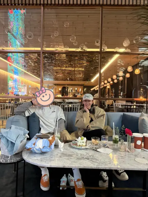 ▲▼孫藝真說兒子現在很喜歡幫他們拍照，雖然有時候會拍到太多地板，但她仍覺得珍貴。（圖／孫藝真IG@yejinhand）