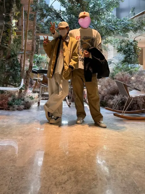 ▲孫藝真說兒子現在很喜歡幫他們拍照，雖然有時候會拍到太多地板，但她仍覺得珍貴。（圖／孫藝真IG@yejinhand）