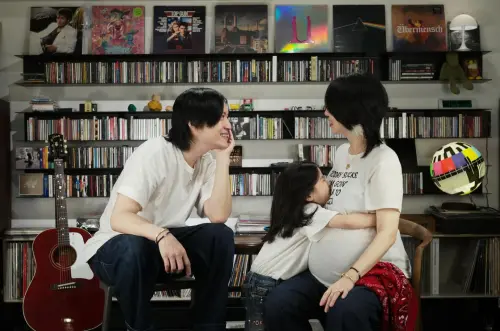 ▲怪獸（左）宣布和老婆迎來第二胎兒子，相信音樂證實寶寶已經平安誕生。（圖／五月天 怪獸IG@m0oo0nster）