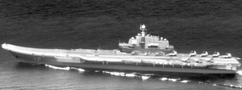 賴清德出訪前夕！中共「遼寧號」航艦通過台海　國防部曝監控照