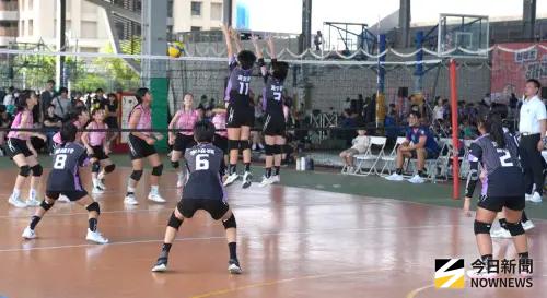 ▲台灣電力公司鳳山區營業處舉辦第8屆台電盃排球錦標賽，參賽的各球隊均使出混身解數，展開為期兩天的競賽，以求爭取奪冠。(圖／記者黃守作攝)