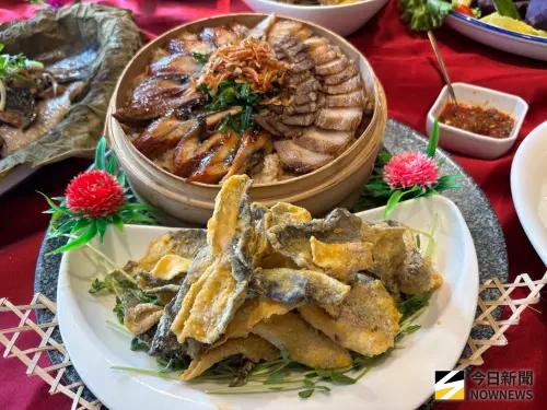 ▲范頭家首度導入「加價換菜」服務，這道櫻花蝦米糕加價後，原本的鹹豬肉會加鋪蒲燒鰻，讓美味升級。（圖／記者金武鳳攝，2026.4.20)