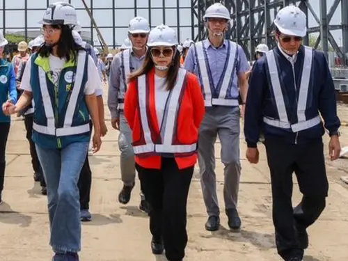 ▲海洋委員會主任委員管碧玲(左2)視導合署辦公廳舍工程進度。(圖／海洋委員會提供)