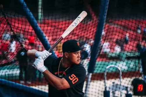 英雄命！李灝宇代打逆轉2分砲　美媒讚他擊潰左投：拯救了這一天