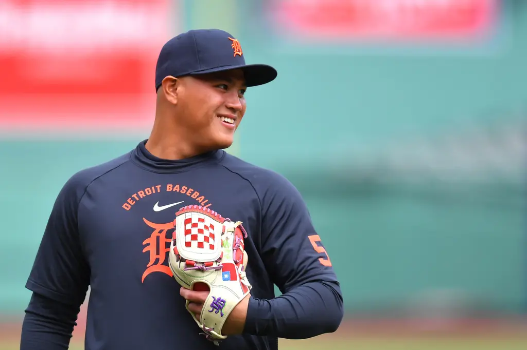 ▲效力MLB底特律老虎隊的台灣怪力男李灝宇，今（21）日連續2天擔任先發第八棒、三壘手出賽，面對波士頓紅襪第二打席，一二壘有人局面下，交手紅襪中繼投手凱利（Zack Kelly）時，敲出中外野強勁落地安打，生涯首安出爐，還帶有1分打點，幫助老虎2：2追平比分。（圖／美聯社／達志影像）