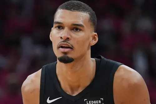 文班亞馬獲年度最佳防守球員！NBA首位全票通過　22歲史上最年輕