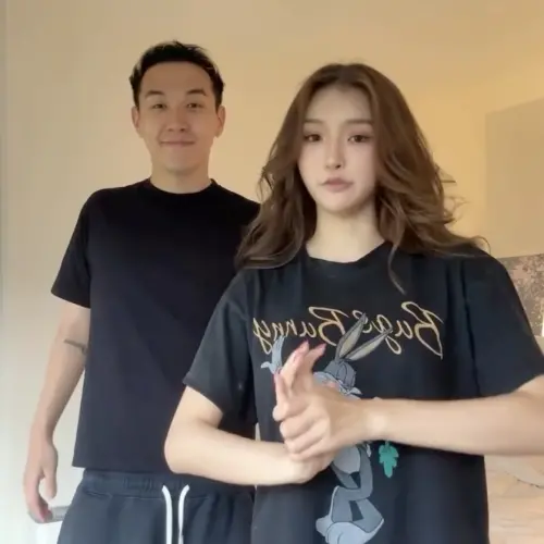 ▲申力安（右）時常與男友Len Wang（左）在社群甜蜜互動。（圖／翻攝自申力安IG@ally.shn）