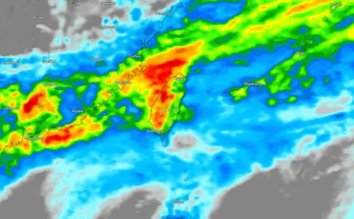 好天氣要沒了！周四鋒面橫掃「雷雨灌全台」　大雨一路下到周六