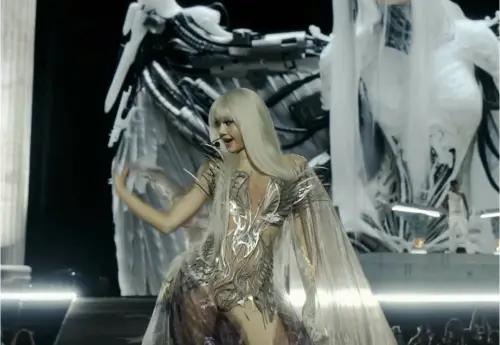 LISA 4度登科切拉！化身末日白天使　合體Anyma合唱新曲嗨翻